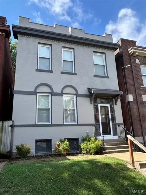3648 Russell Blvd, Saint Louis, MO 63110