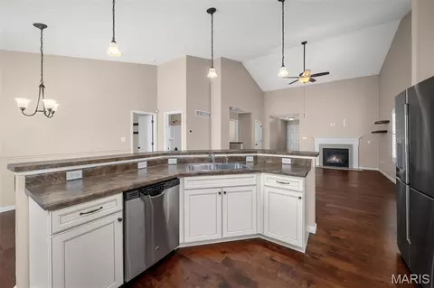 Kitchen - 5366 Lakepath Way, Eureka, MO 63025 photo 4 of 5