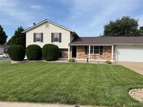 1716 Sun Drop Dr, Saint Charles, MO 63303