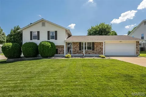 1716 Sun Drop Dr, Saint Charles, MO 63303