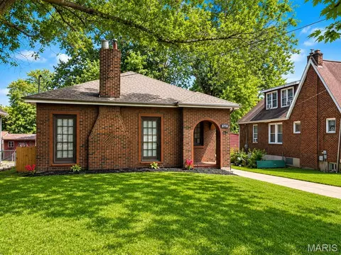8718 Clifton Ave, Jennings, MO 63136