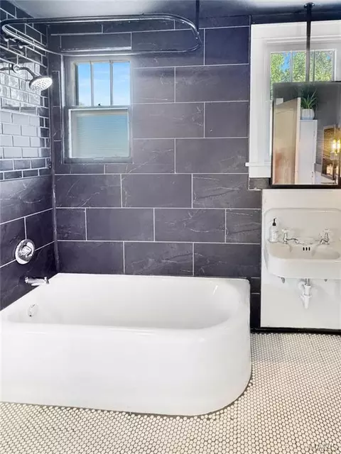 Bath - 500 W End Ave, Union, MO 63084 photo 6 of 7