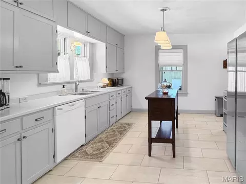Kitchen - 500 W End Ave, Union, MO 63084 photo 3 of 8