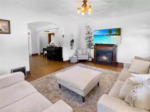 Living - 500 W End Ave, Union, MO 63084 photo 5 of 6