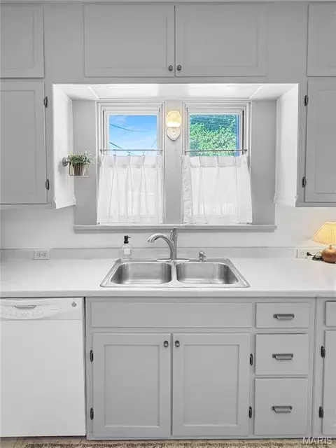 Kitchen - 500 W End Ave, Union, MO 63084 photo 5 of 8