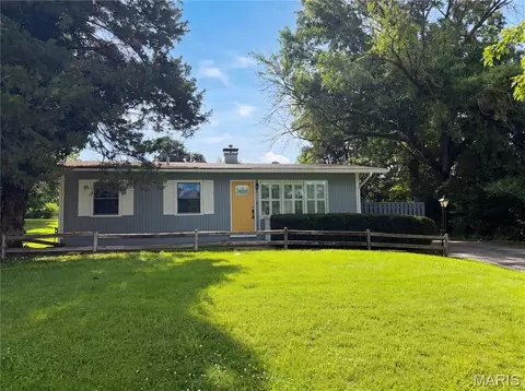 238 W Skyline Dr, Ballwin, MO 63011