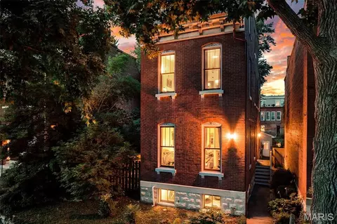 1941 Congress St, Saint Louis, MO 63118
