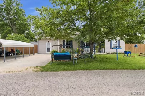 844 Alley St, Bourbon, MO 65441