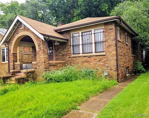 5628 Hiller Pl, Saint Louis, MO 63136