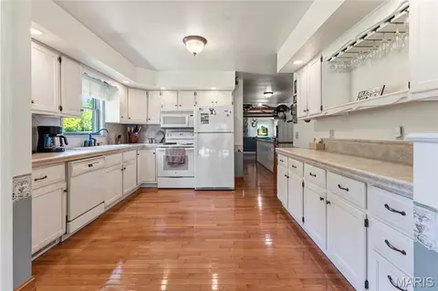 Kitchen - 30677 252nd Ave, Durham, MO 63438 photo 2 of 2