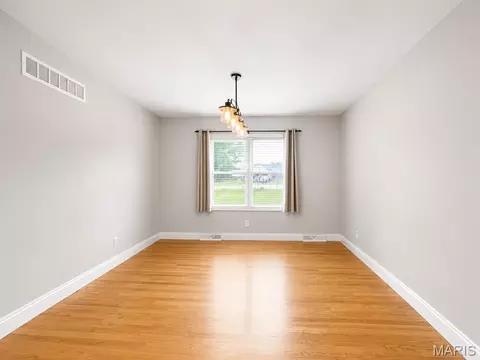 Living - 635 Lonedell Rd, Arnold, MO 63010 photo 3 of 3