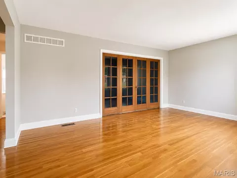 Living - 635 Lonedell Rd, Arnold, MO 63010 photo 2 of 3