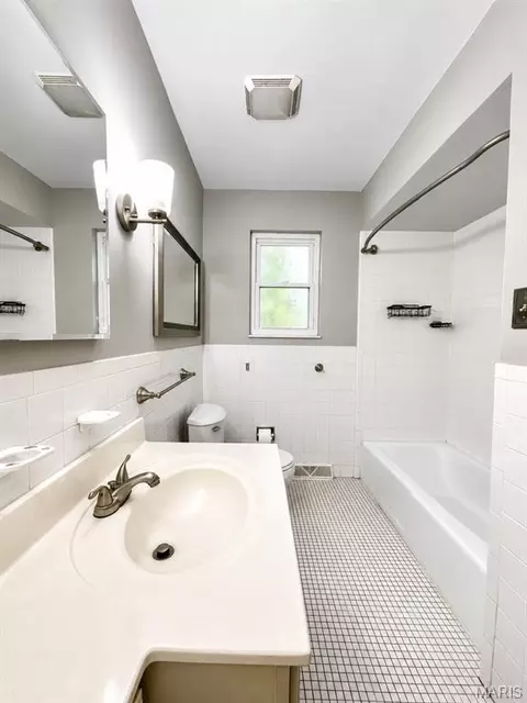 Bath - 635 Lonedell Rd, Arnold, MO 63010 photo 2 of 2