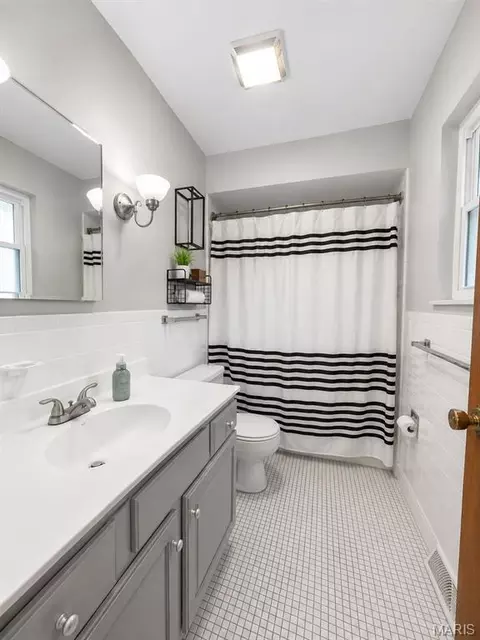 Bath - 635 Lonedell Rd, Arnold, MO 63010 photo 1 of 2