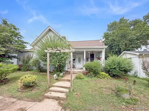 1115 S Carolina St, Louisiana, MO 63353