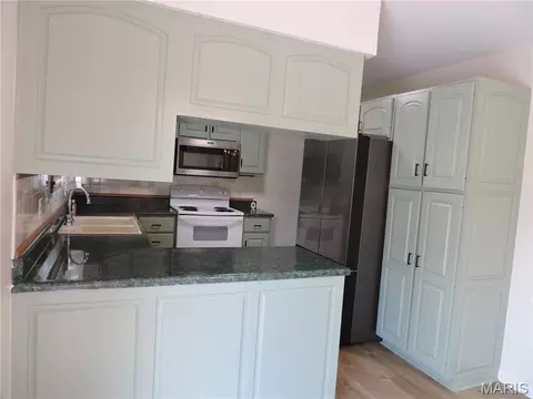 Kitchen - 3330 Highway A, Washington, MO 63090 photo 4 of 4