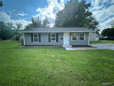 6 Saint Columba Dr, Cahokia, IL 62206