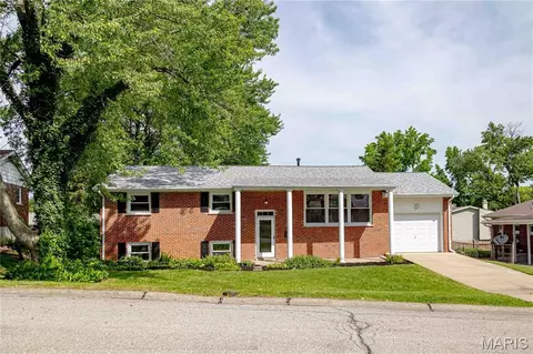 103 Canary Ln, Saint Charles, MO 63301
