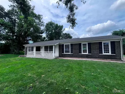 9 Edinburg Ct, Florissant, MO 63033