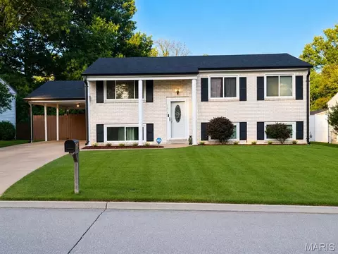 2834 Cherry Point Ln, Maryland Heights, MO 63043