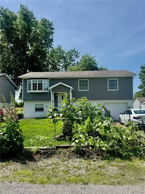 Exterior - 308 W 7th South St, Mount Olive, IL 62069 photo 4 of 7