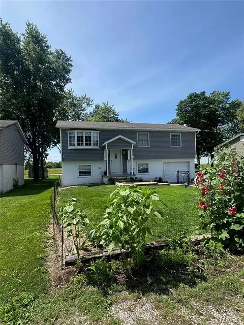 Exterior - 308 W 7th South St, Mount Olive, IL 62069 photo 2 of 7