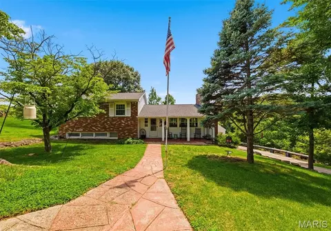 1028 Alco Dr, Collinsville, IL 62234