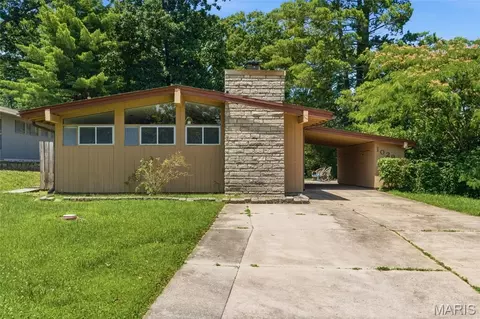 1029 Coffey Ct, Saint Louis, MO 63126