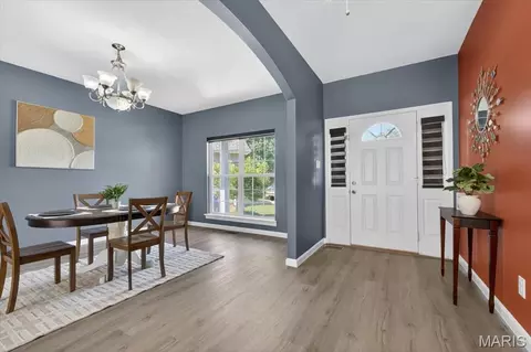 Entry Way - 567 Brook Meadow Dr, Ballwin, MO 63021 photo 2 of 4