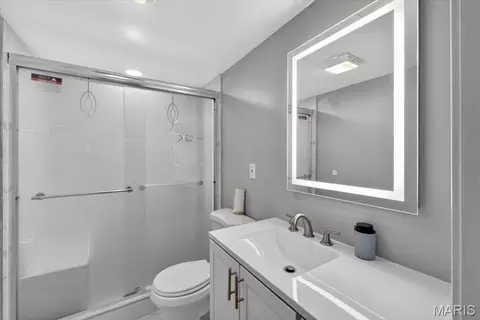 Bath - 567 Brook Meadow Dr, Ballwin, MO 63021 photo 2 of 6