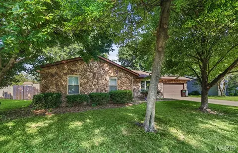 501 St John Dr, Belleville, IL 62221