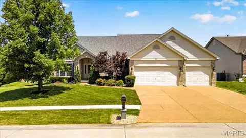 805 Liberty Creek Dr, Wentzville, MO 63385