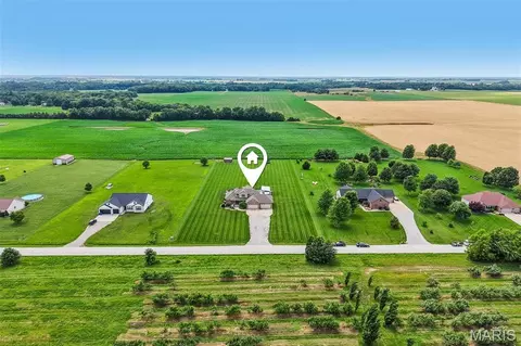 4389 Wagner Rd, Marine, IL 62061