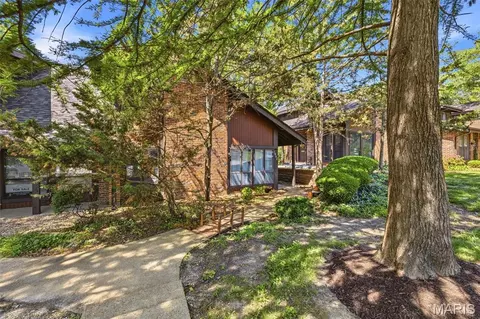 1044 Humber Cir, Saint Louis, MO 63129