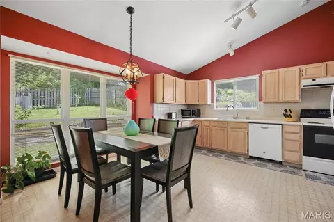 465 Elm Crossing Ct, Ballwin, MO 63021 photo 6