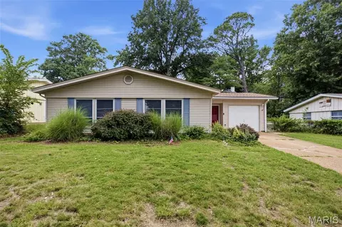 2953 Caspian Ln, Mehlville, MO 63125