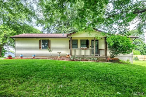 1 Towers Ln, Saint Charles, MO 63304