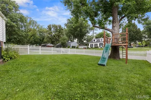 Exterior - 952 Bridgeport Dr, Ballwin, MO 63011 photo 8 of 10