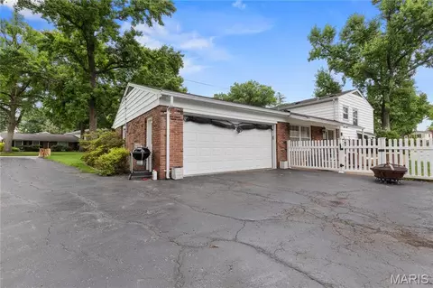 Exterior - 952 Bridgeport Dr, Ballwin, MO 63011 photo 10 of 10
