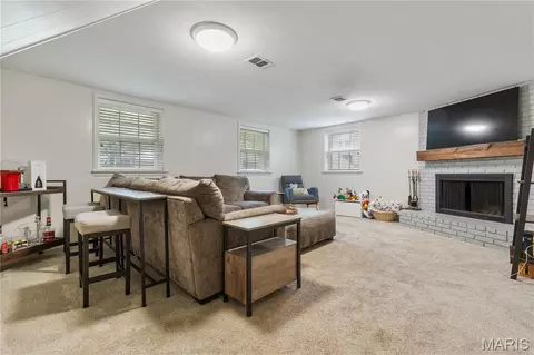 Living - 952 Bridgeport Dr, Ballwin, MO 63011 photo 1 of 1
