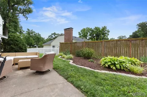Exterior - 952 Bridgeport Dr, Ballwin, MO 63011 photo 6 of 10
