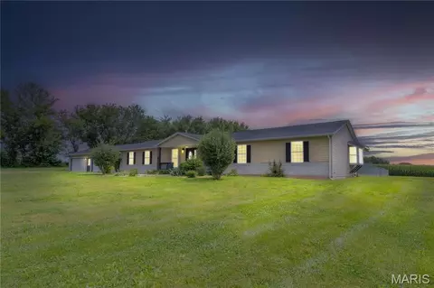 3933 Cherokee Trl, Edwardsville, IL 62025