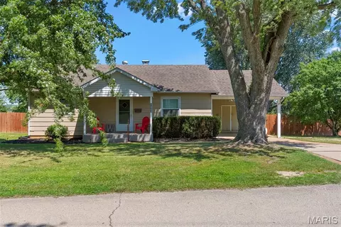 1323 S 5th St, De Soto, MO 63020