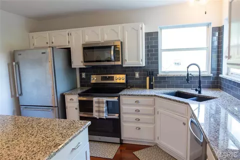 Kitchen - 17181 Elm Trail Dr, Eureka, MO 63025 photo 3 of 3