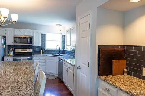 Kitchen - 17181 Elm Trail Dr, Eureka, MO 63025 photo 2 of 3