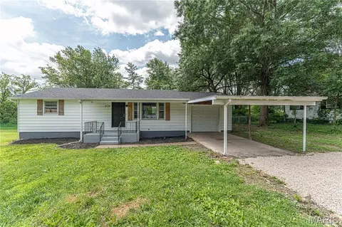 4726 High St, Sullivan, MO 63080