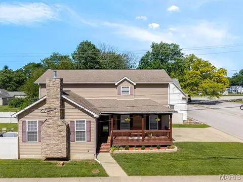 109 N Market St, Mascoutah, IL 62258