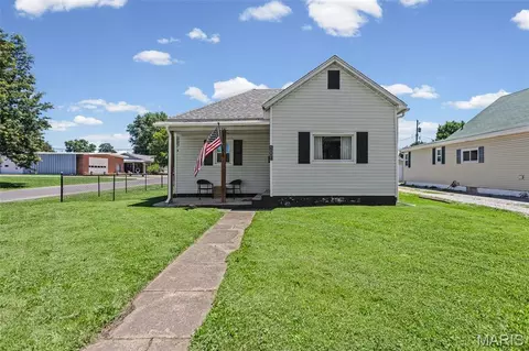 1001 S Macoupin St, Gillespie, IL 62033