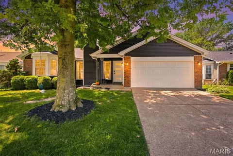 834 Spring Hill Farm Dr, Ballwin, MO 63021