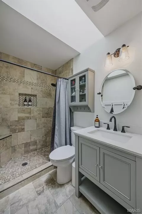 Bath - 834 Spring Hill Farm Dr, Ballwin, MO 63021 photo 1 of 4